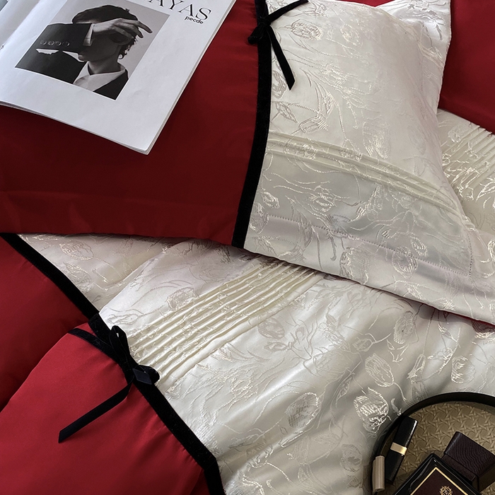 91家纺网 家纺一手货源 找家纺 优悦生活馆 2025年新款工艺款冰丝浮雕拼接四件套 璀璨之恋-红