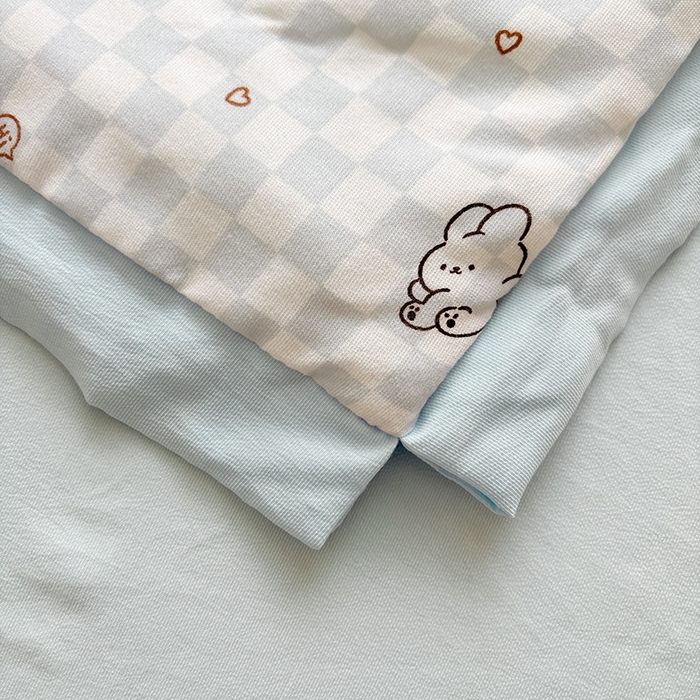 91家纺网 家纺一手货源 找家纺 金喜 2025新款小清新风格有氧针织双层纱大豆被夏被四件套 小熊派对