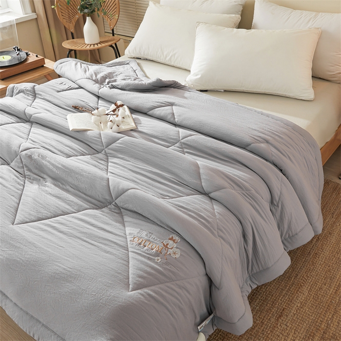 91家纺网 家纺一手货源 找家纺 西域种棉人·千百笠 2025新款A类100%新疆棉花夏凉被纯棉全棉填充毛巾绣绣花纯色双拼原棉空调被夏被 贵族灰