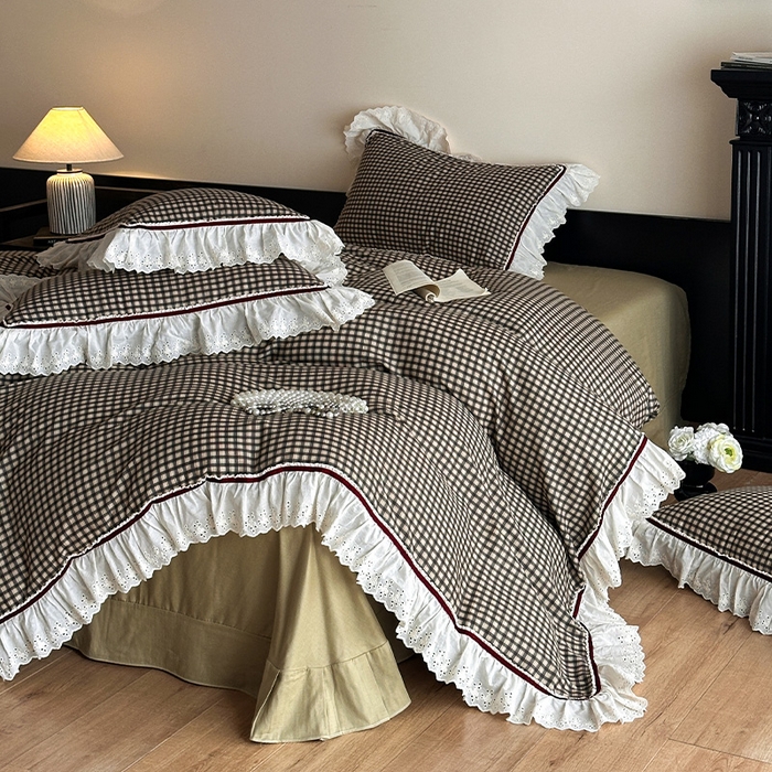 91家纺网 家纺一手货源 找家纺 蓝邻家纺 2025春夏新款全棉纯棉复古双层纱花边织带款四件套 玛德琳-绿