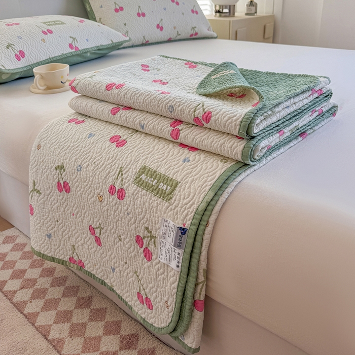 91家纺网 家纺一手货源 找家纺 宜梦家居【需要买家秀请联系老板】 2025新款双面纯棉夹层新疆棉花高温砂洗全棉床盖 美味樱桃