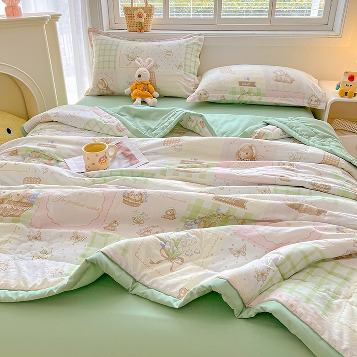 91家纺网 家纺一手货源 找家纺 西域种棉人·千百笠 2025新款A类新疆棉花夏凉被加宽包边水洗棉卡通印花吸湿透气棉花夏被空调被 凌香 宠物格