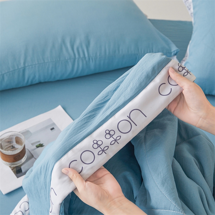 91家纺网 家纺一手货源 找家纺 西域种棉人·千百笠 2025新款A类100%新疆棉花夏凉被纯棉全棉填充毛巾绣绣花纯色双拼原棉空调被夏被 千寻牛仔蓝