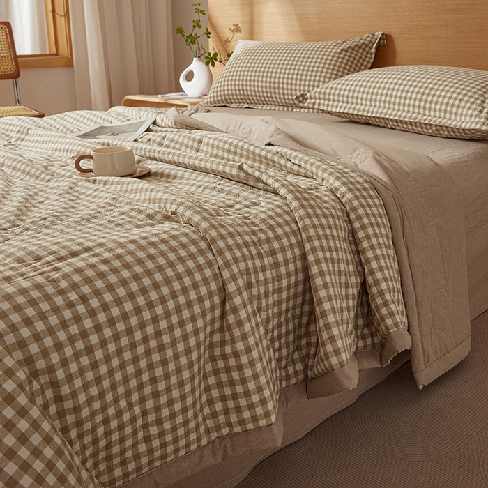 91家纺网 家纺一手货源 找家纺 西域种棉人·千百笠 2025新款A类100%新疆棉花夏凉被纯棉全棉填充原棉空调被手工宽边水洗棉夏被 咖小格