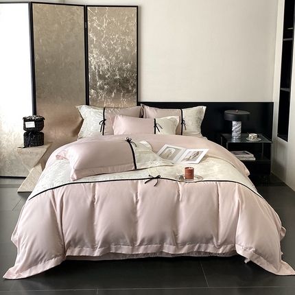 91家纺网 家纺一手货源 找家纺 优悦生活馆 2025年新款工艺款冰丝浮雕拼接四件套 璀璨之恋-粉