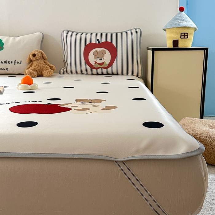 91家纺网 家纺一手货源 找家纺 美乐迪家纺 2025新款碳光凉感冰丝席 苹果狗狗