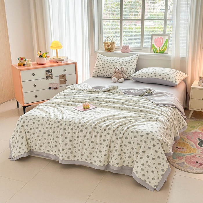 91家纺网 家纺一手货源 找家纺 金喜 2025新款小清新风格有氧针织双层纱大豆被夏被四件套 清欢