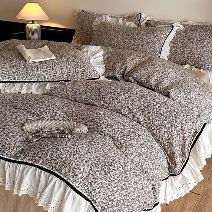 91家纺网 家纺一手货源 找家纺 蓝邻家纺 2025春夏新款全棉纯棉复古双层纱花边织带款四件套 莱茵茶桂