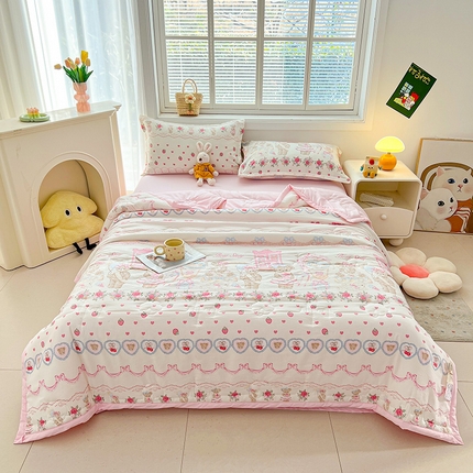 91家纺网 家纺一手货源 找家纺 （总）西域种棉人·千百笠 2025新款A类新疆棉花夏凉被加宽包边水洗棉卡通印花吸湿透气棉花夏被空调被