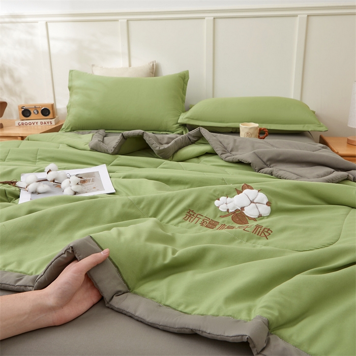 91家纺网 家纺一手货源 找家纺 西域种棉人·千百笠 2025新款A类100%新疆棉花夏凉被纯棉全棉填充毛巾绣绣花纯色双拼原棉空调被夏被 云暖-抹茶绿