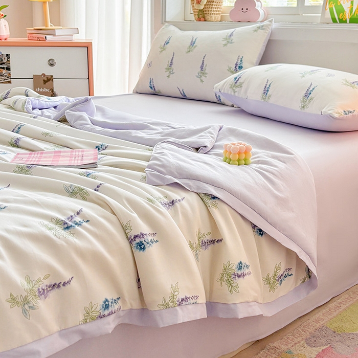 91家纺网 家纺一手货源 找家纺 金喜 2025新款小清新风格有氧针织双层纱大豆被夏被四件套 薰衣草