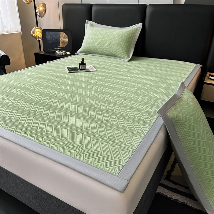 91家纺网 家纺一手货源 找家纺 雯豆家纺 2025夏季新款PE中分子凉感凉席三件套冰丝凉感席子纯色素色成人平铺绑带款 简尚-千草绿