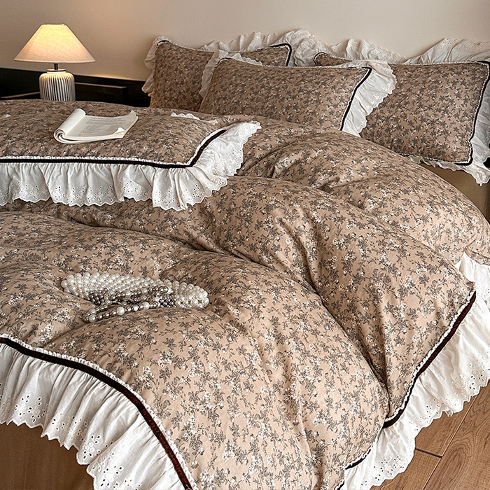 91家纺网 家纺一手货源 找家纺 蓝邻家纺 2025春夏新款全棉纯棉复古双层纱花边织带款四件套 漫步花丛