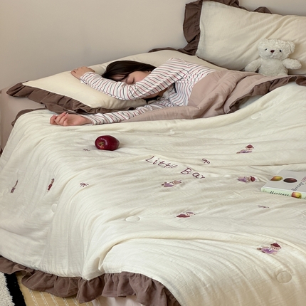 卡巴伦2025新款A类全棉双层皱皱纱绣花娜雅醋酯纤维夏被四件套 贝尔熊（白咖）