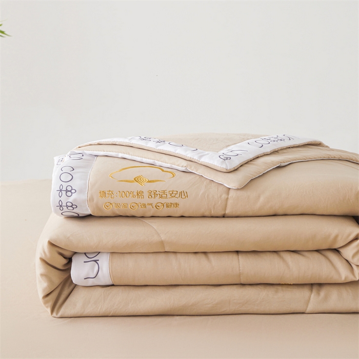 91家纺网 家纺一手货源 找家纺 西域种棉人·千百笠 2025新款A类100%新疆棉花夏凉被纯棉全棉填充毛巾绣绣花纯色双拼原棉空调被夏被 千寻卡其