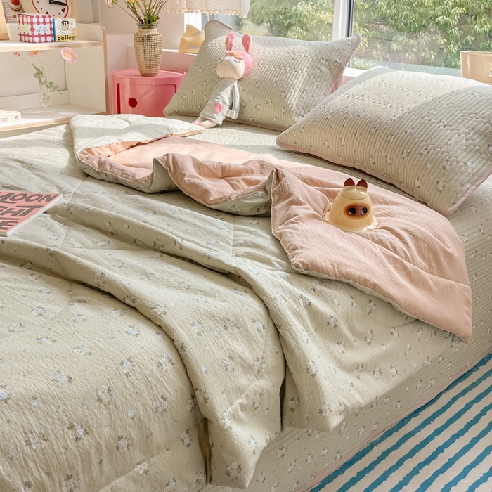 91家纺网 家纺一手货源 找家纺 老帅的工厂店 2025新款a类云感双层纱7a抗菌夏被床盖四件套 茶野