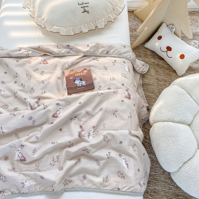 91家纺网 家纺一手货源 找家纺 潮邦 2025新款全棉双层纱多功能盖毯 背包兔