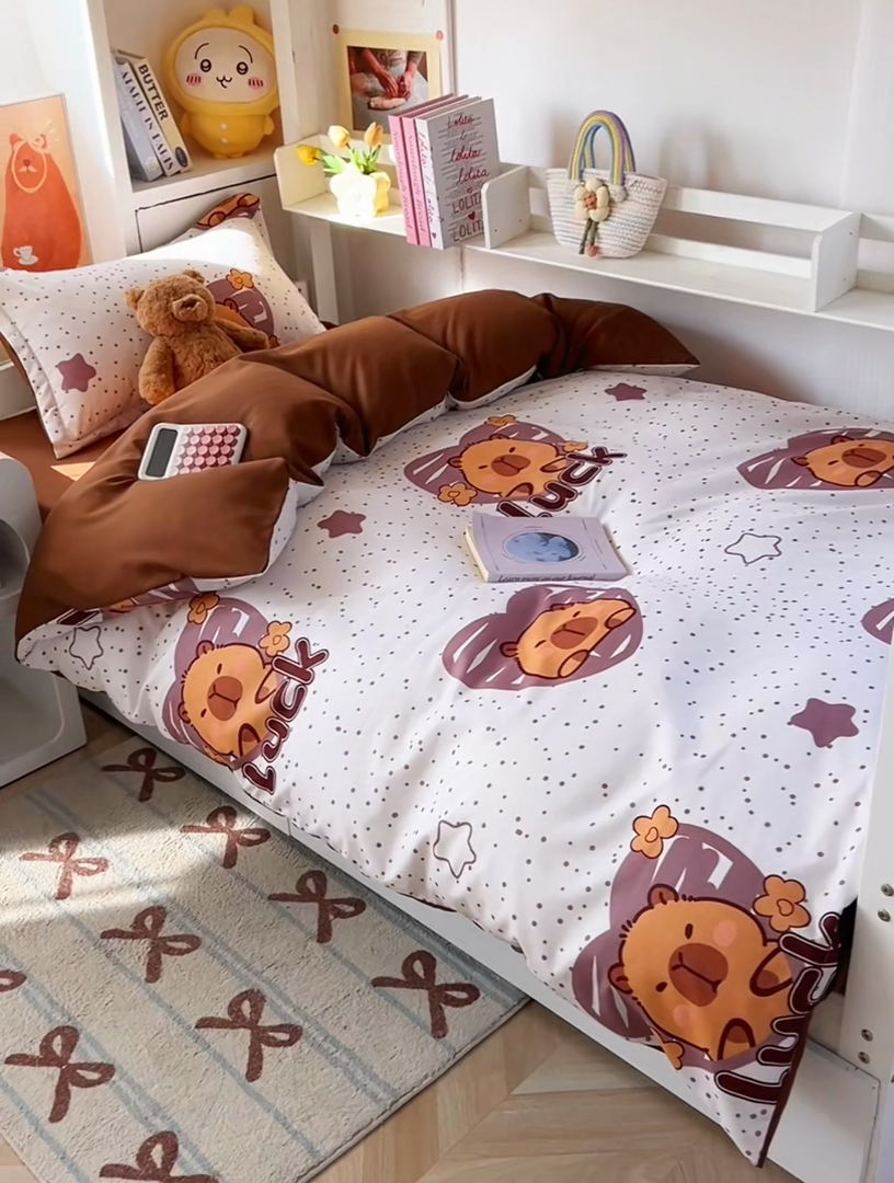 91家纺网 家纺一手货源 找家纺 悦织湾家纺 2025新款印花学生宿舍亲肤芦荟棉三件套单双人四件套轻奢印花磨毛床上用品 可爱多