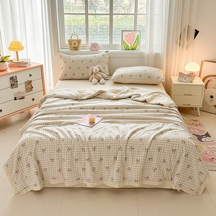 91家纺网 家纺一手货源 找家纺 金喜 2025新款小清新风格有氧针织双层纱大豆被夏被四件套 蝴蝶结