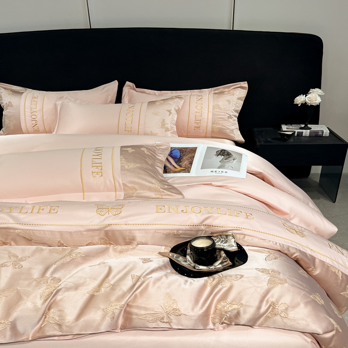 91家纺网 家纺一手货源 找家纺 米彩家纺 2025新款A类水洗真丝金丝浮雕提花绣花四件套 富蝶-粉玉