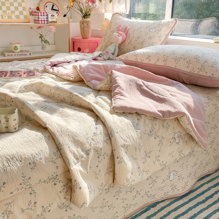 91家纺网 家纺一手货源 找家纺 老帅的工厂店 2025新款a类云感双层纱7a抗菌夏被床盖四件套 兔兔密语