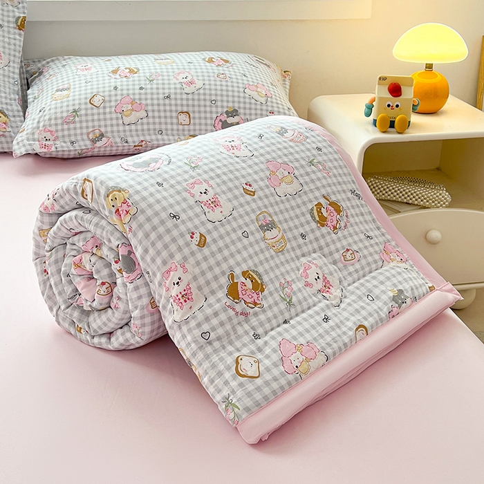 91家纺网 家纺一手货源 找家纺 西域种棉人·千百笠 2025新款A类新疆棉花夏凉被加宽包边水洗棉卡通印花吸湿透气棉花夏被空调被 凌香 童趣