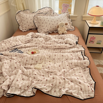 91家纺网 家纺一手货源 找家纺 欧尚 2025新款细黑边夏被床单床盖三件套 小樱桃