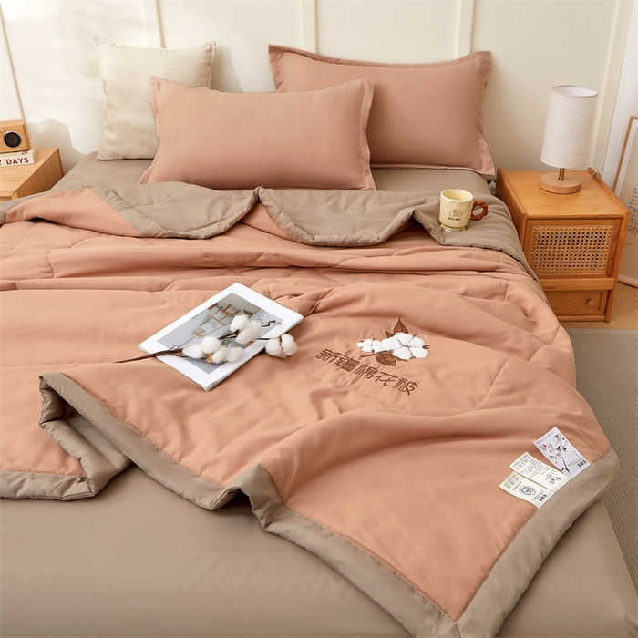 91家纺网 家纺一手货源 找家纺 西域种棉人·千百笠 2025新款A类100%新疆棉花夏凉被纯棉全棉填充毛巾绣绣花纯色双拼原棉空调被夏被 云暖-香妃玉