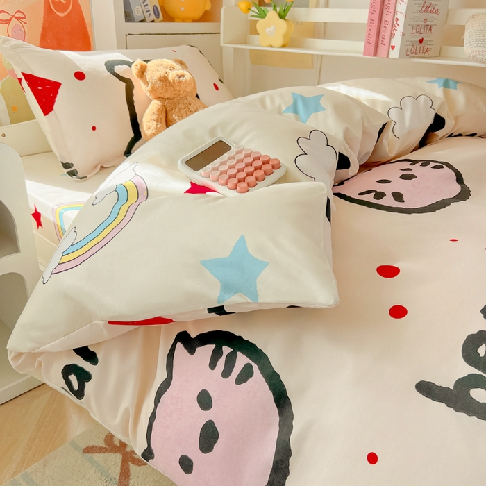 91家纺网 家纺一手货源 找家纺 悦织湾家纺 2025新款印花学生宿舍亲肤芦荟棉三件套单双人四件套轻奢印花磨毛床上用品 爱心熊