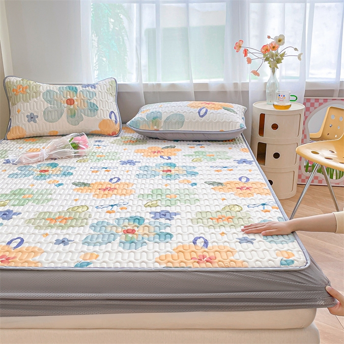 91家纺网 家纺一手货源 找家纺 布卢姆床垫 2025新款5mmA类乳胶凉席床笠套件夏被组合 彩色花园