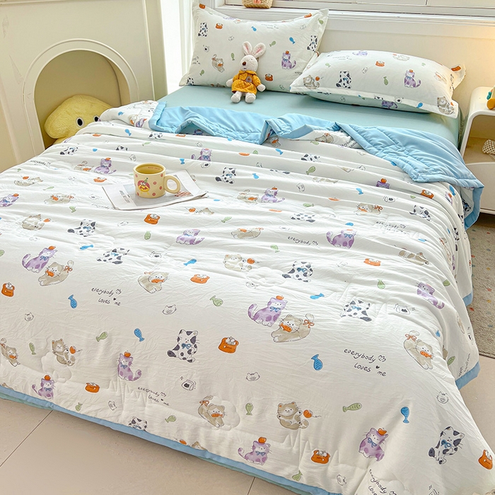 91家纺网 家纺一手货源 找家纺 西域种棉人·千百笠 2025新款A类新疆棉花夏凉被加宽包边水洗棉卡通印花吸湿透气棉花夏被空调被 凌香 许愿猫