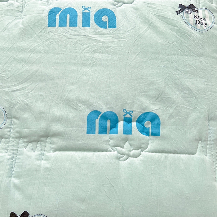 91家纺网 家纺一手货源 找家纺 西域种棉人·千百笠 2025新款A类新疆棉花夏凉被加宽包边水洗棉卡通印花吸湿透气棉花夏被空调被 凌香 字母