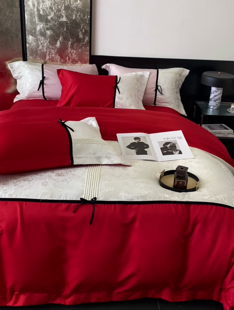 91家纺网 家纺一手货源 找家纺 优悦生活馆 2025年新款工艺款冰丝浮雕拼接四件套 璀璨之恋-红