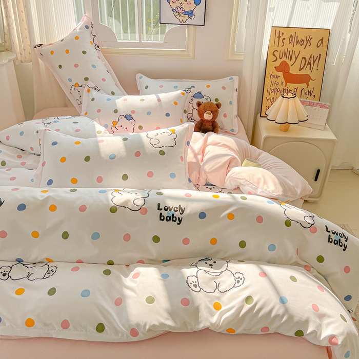 91家纺网 家纺一手货源 找家纺 悦织湾家纺 2025新款亲肤芦荟棉四件套轻奢印花磨毛床上用品亲肤棉四件套 彩点小熊