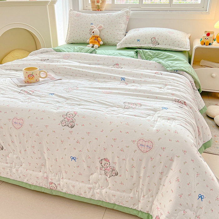 91家纺网 家纺一手货源 找家纺 西域种棉人·千百笠 2025新款A类新疆棉花夏凉被加宽包边水洗棉卡通印花吸湿透气棉花夏被空调被 凌香 招财猫