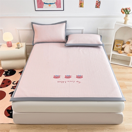 2025年新款乙纶华夫格刺绣熊猫漫野冰豆豆系列小粉猪-床席款