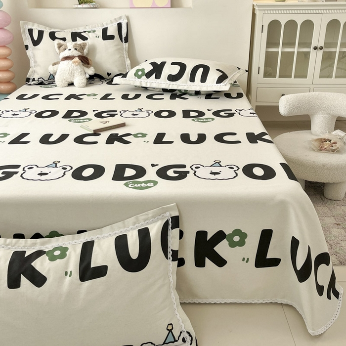 91家纺网 家纺一手货源 找家纺 新印象  2025新款花边老粗布床单款床笠款三件套字母熊