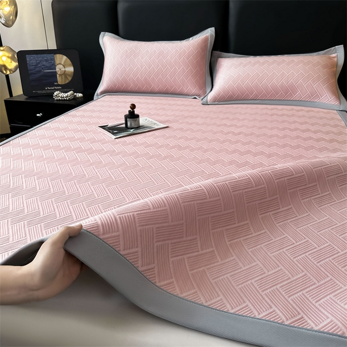 91家纺网 家纺一手货源 找家纺 雯豆家纺 2025夏季新款PE中分子凉感凉席三件套冰丝凉感席子纯色素色成人平铺绑带款 简尚-甜梦粉