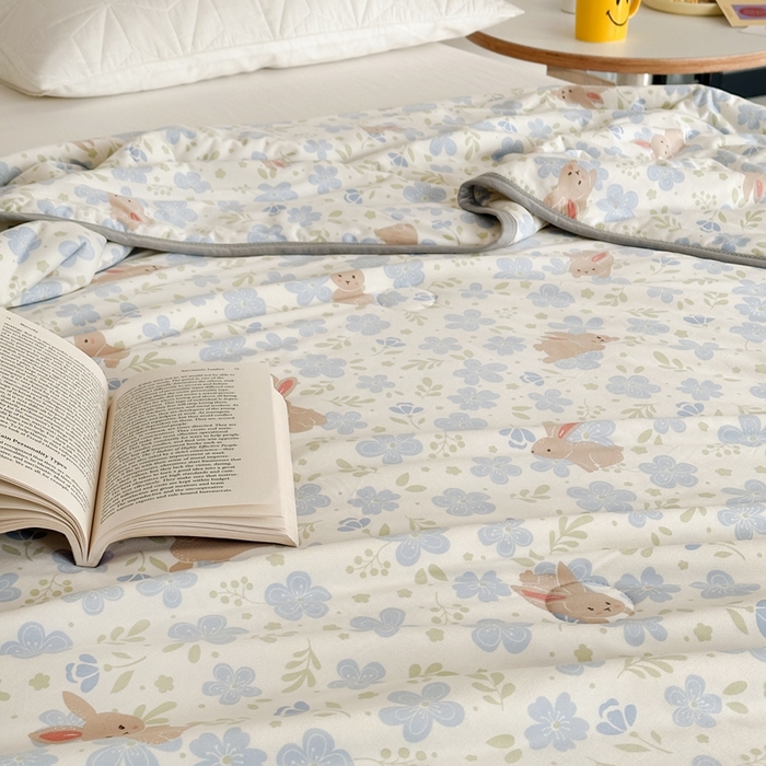 91家纺网 家纺一手货源 找家纺 觅糖家纺 2025新款软糯针织云柔大豆夏被 蓝町兔