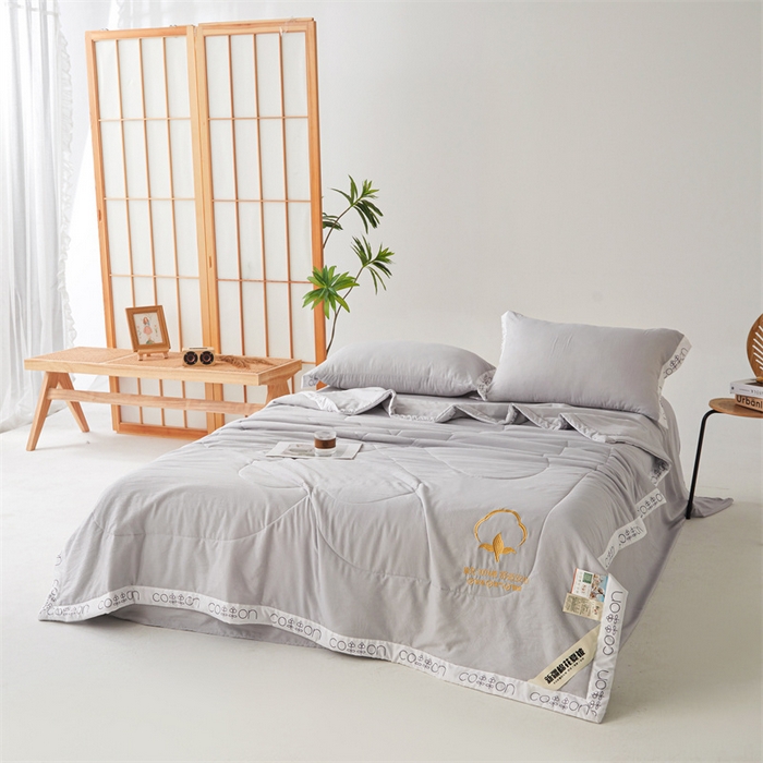 91家纺网 家纺一手货源 找家纺 西域种棉人·千百笠 2025新款A类100%新疆棉花夏凉被纯棉全棉填充毛巾绣绣花纯色双拼原棉空调被夏被 千寻星光灰