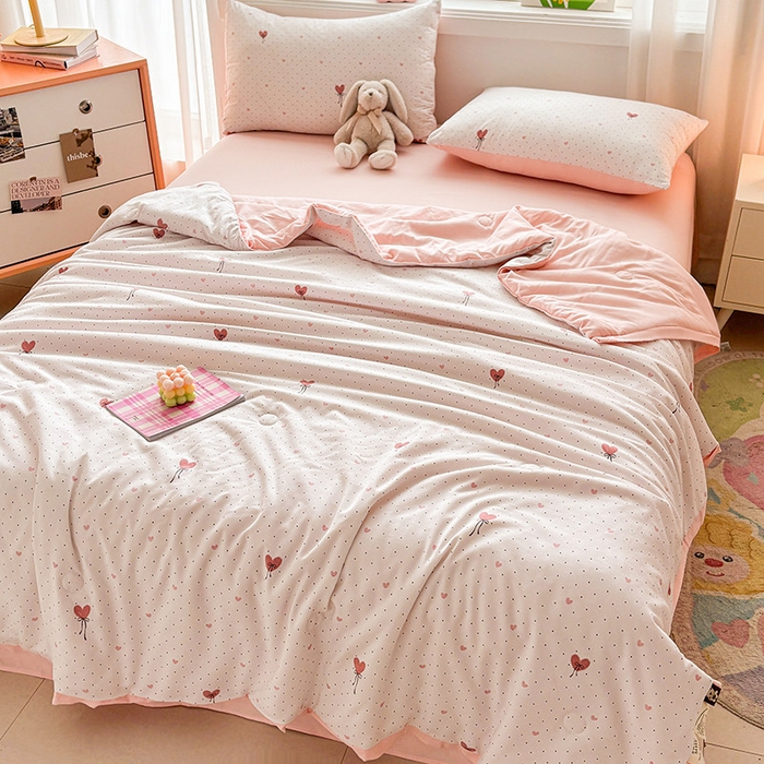 91家纺网 家纺一手货源 找家纺 金喜 2025新款小清新风格有氧针织双层纱大豆被夏被四件套 爱心气球