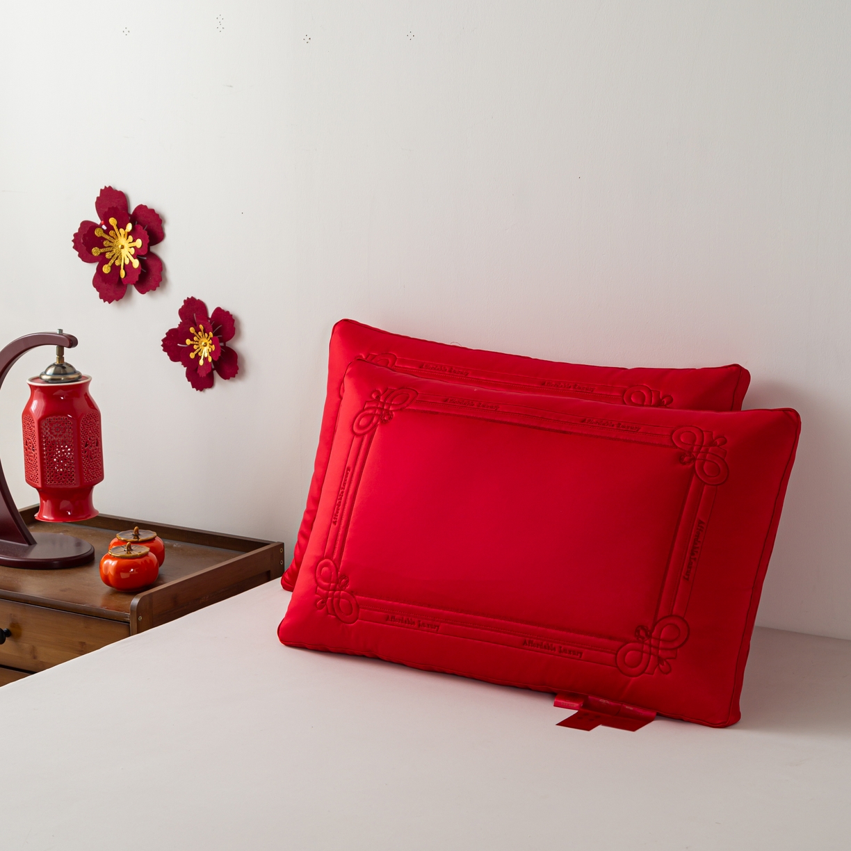 91家纺网 家纺一手货源 找家纺 贤内助家纺 2025新款传世之禧婚庆羽丝枕头枕芯保健枕护肩枕 大红