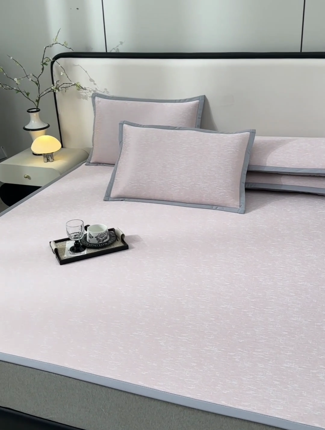 91家纺网 家纺一手货源 找家纺 芯诗曼家纺 2025新款三明治凉感丝提花冰丝席凉席 莫兰-粉床席款