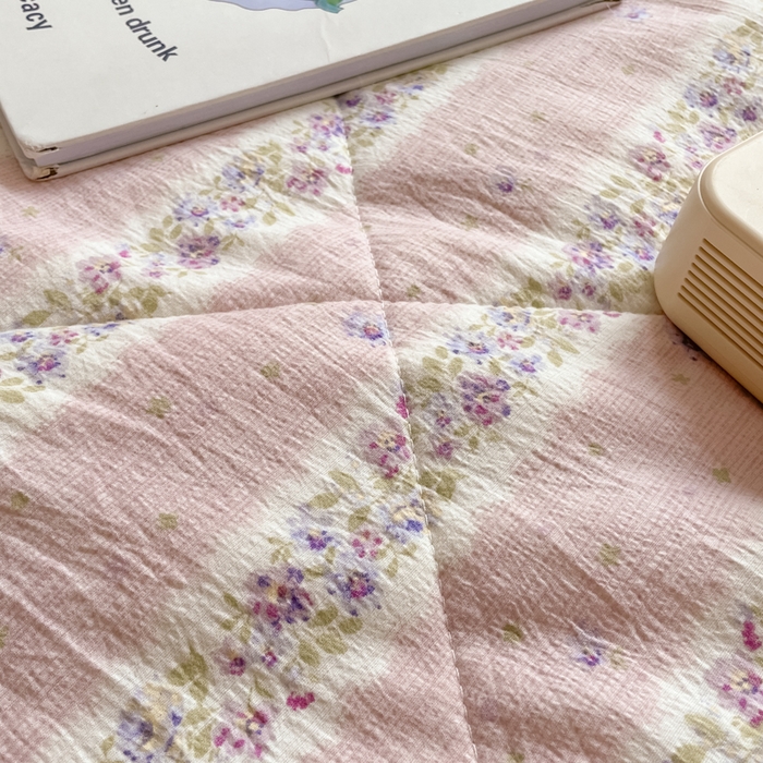 91家纺网 家纺一手货源 找家纺 老帅的工厂店 2025新款a类云感双层纱7a抗菌夏被床盖四件套 赫本