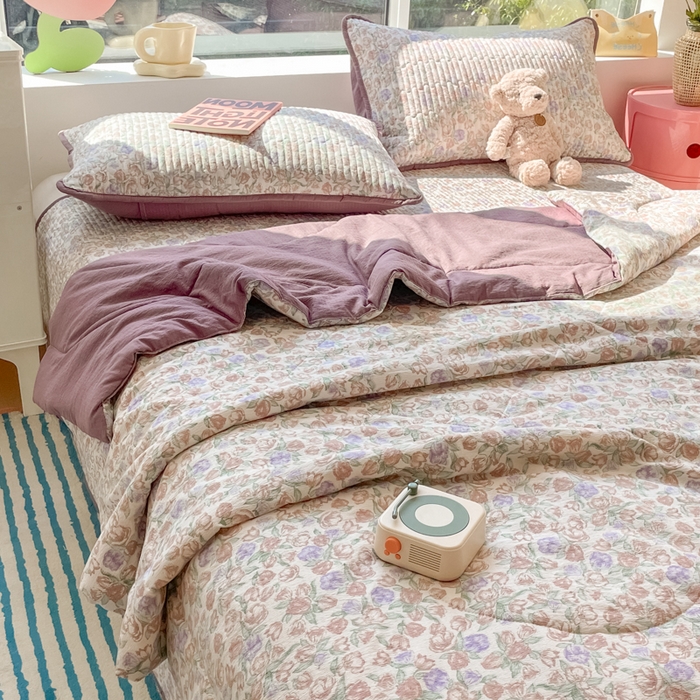 91家纺网 家纺一手货源 找家纺 老帅的工厂店 2025新款a类云感双层纱7a抗菌夏被床盖四件套 满园春紫