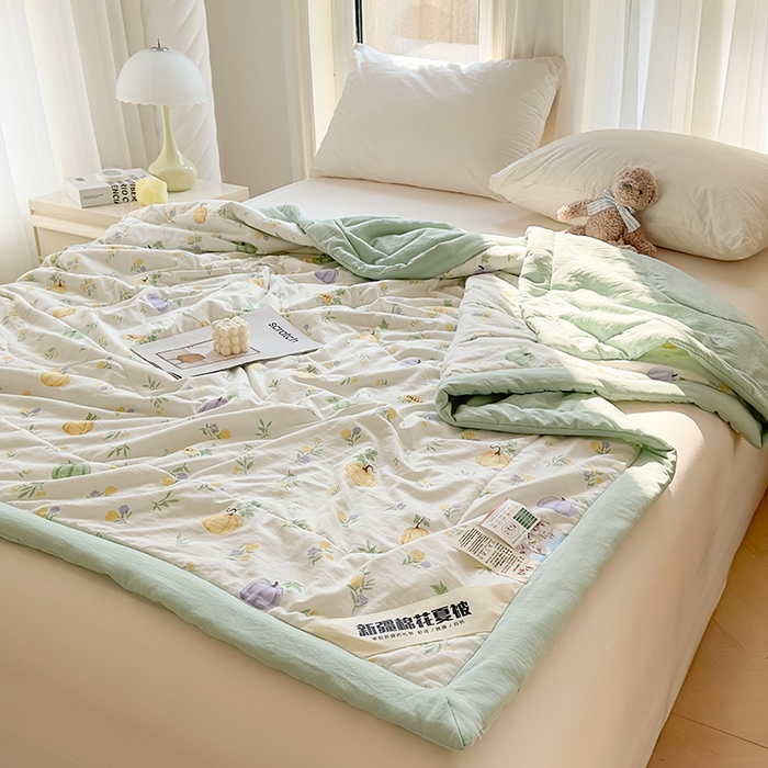 91家纺网 家纺一手货源 找家纺 西域种棉人·千百笠 2025新款A类新疆棉花夏凉被加宽包边水洗棉卡通印花吸湿透气棉花夏被空调被 凌香 南瓜