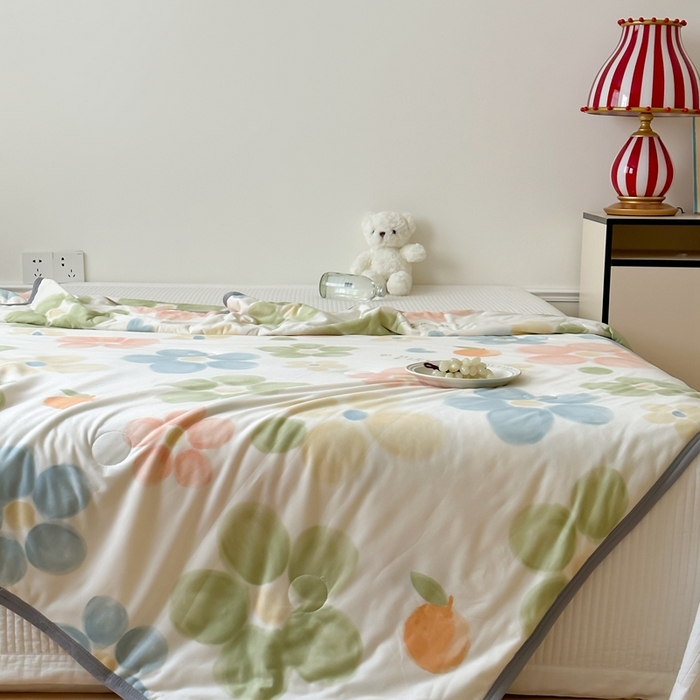 91家纺网 家纺一手货源 找家纺 觅糖家纺 2025新款软糯针织云柔大豆夏被 花梦