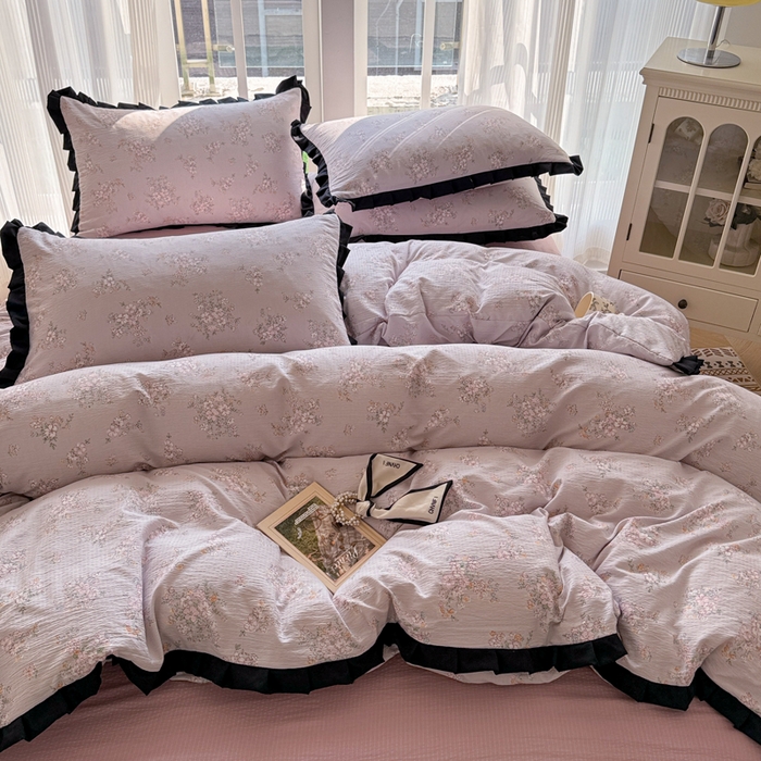 91家纺网 家纺一手货源 找家纺 2025新款黑花边有氧云感m提花针织水洗m双层纱四件套 秘密花园