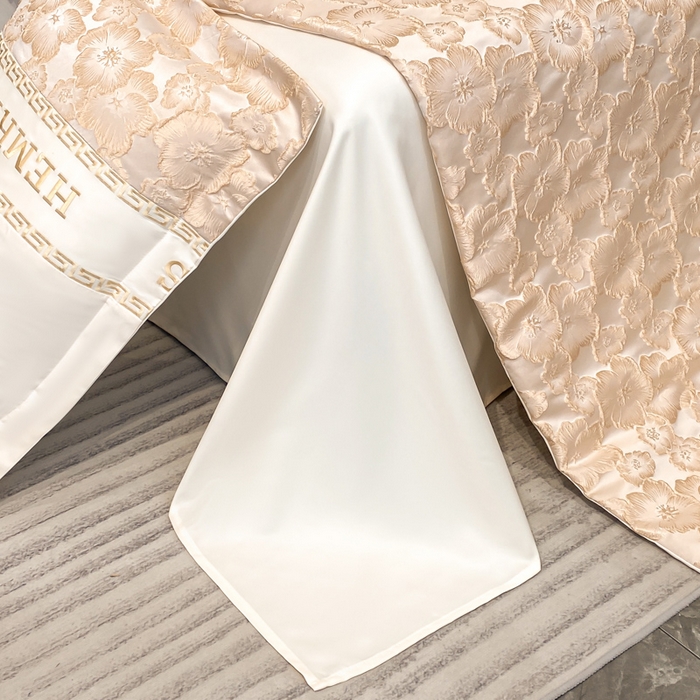 91家纺网 家纺一手货源 找家纺 子曰 2025新款金丝提花浮雕刺绣水洗真丝夏被四件套夏凉被空调被 花开朵朵-米白