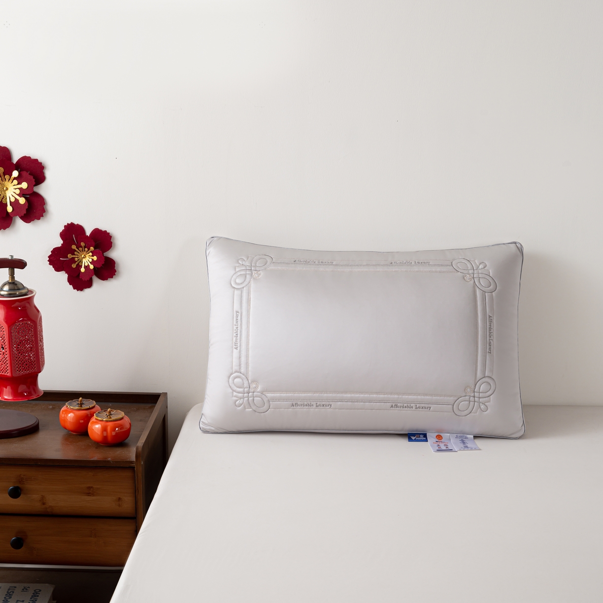 91家纺网 家纺一手货源 找家纺 贤内助家纺 2025新款传世之禧婚庆羽丝枕头枕芯保健枕护肩枕 银灰